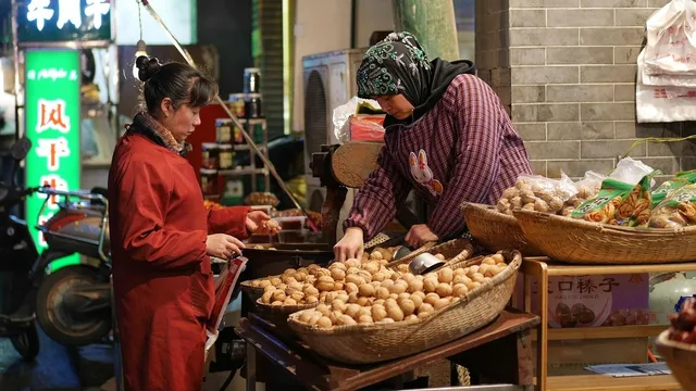 walnut, hijab, china, xian, seller, buyer, shopping, market, store, shop, people, customer, retail, woman, business, purchase, female, food, hijab, china, xian, buyer, buyer, buyer, buyer, buyer, market, people, retail. Why customers choose physical stores for some purchases